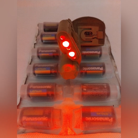 USGI Surefire helmet light gen 1 w/ 13 batteries Army ACH - Picture 3 of 4